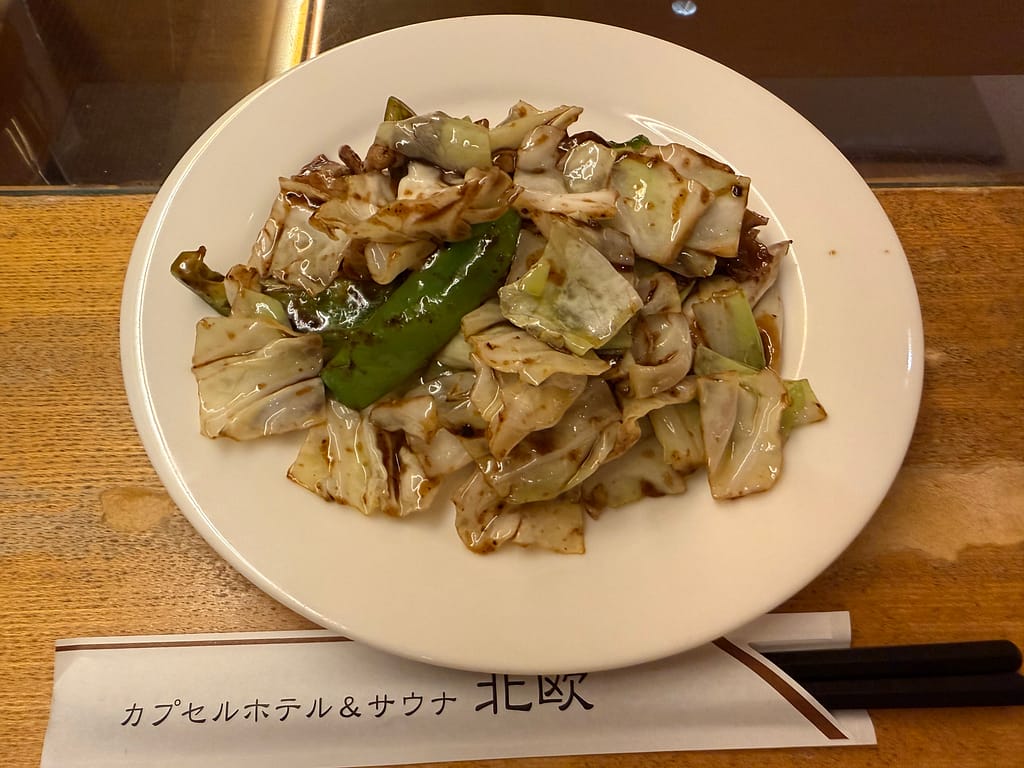 サウナ北欧の人気サイドメニュー「厚焼玉子」。アツアツでふんわりとした玉子焼きに大根おろしを添えて提供される。
