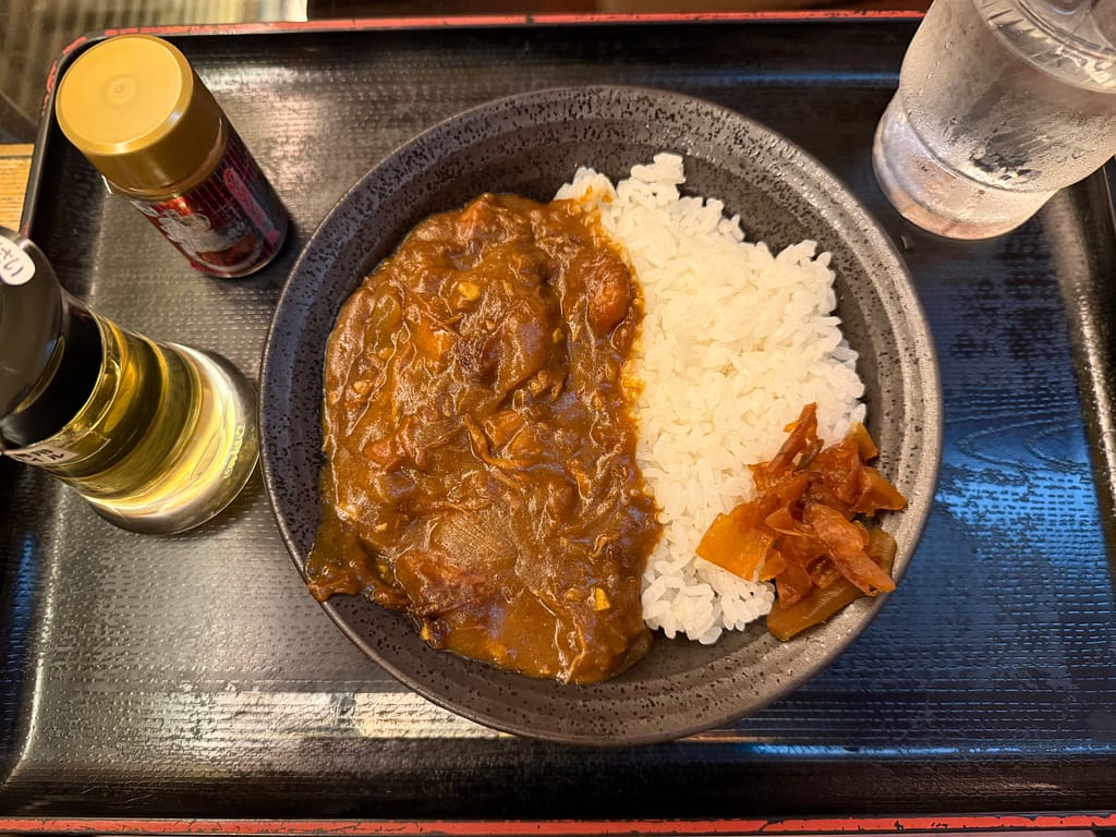 北欧(上野)の北欧特製半カレーライス。普通盛の量に匹敵する。