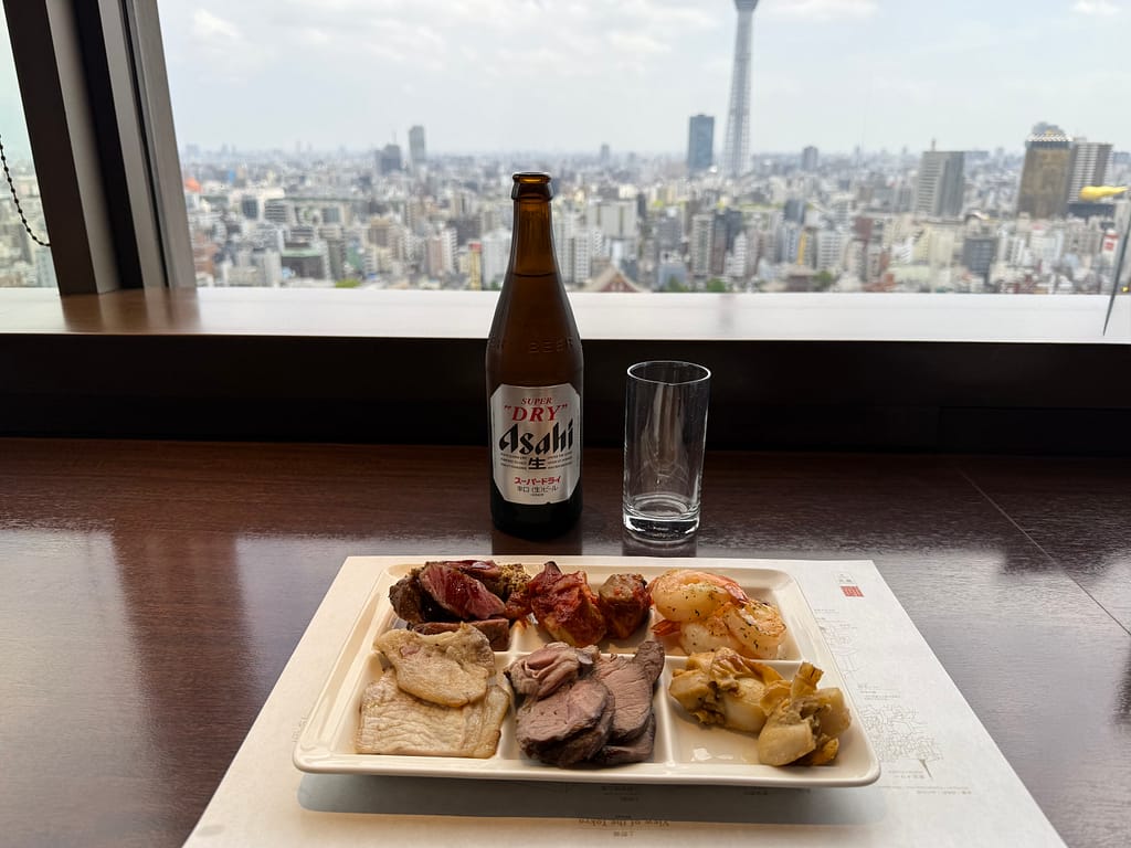 スカイツリーを眺めながら楽しむブッフェ料理とビール|浅草ビューホテルのスカイグリルブッフェ武藏