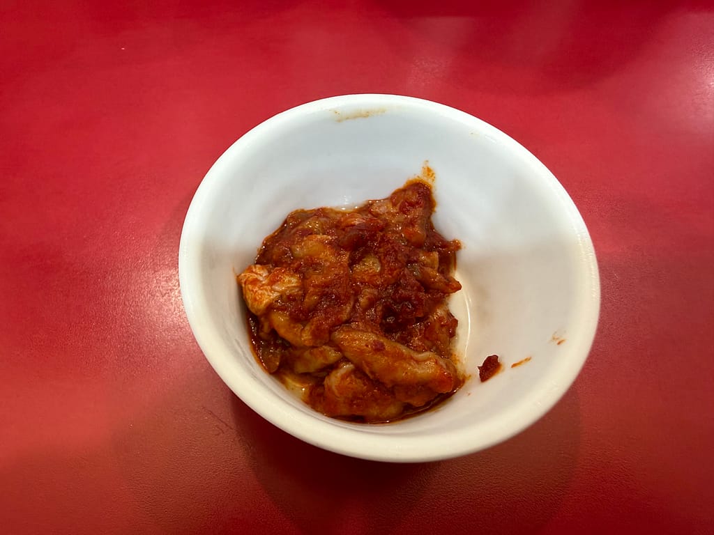 杉田家 千葉駅前店のライス。白い茶碗に盛られた白ごはん。